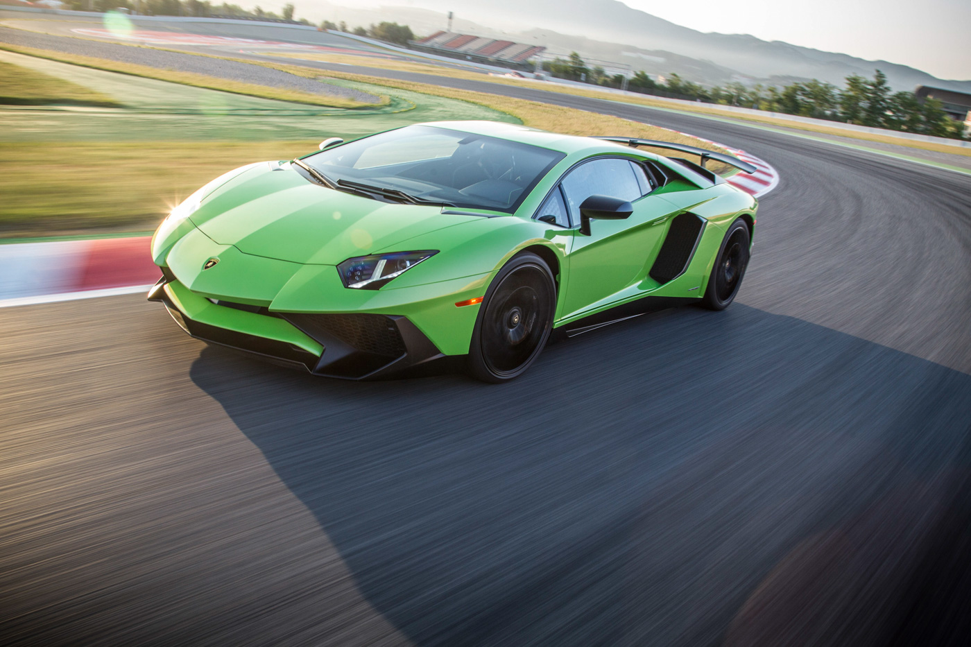 10-công-nghệ-đỉnh-cao-của-Lamborghini-Aventador-6.jpg