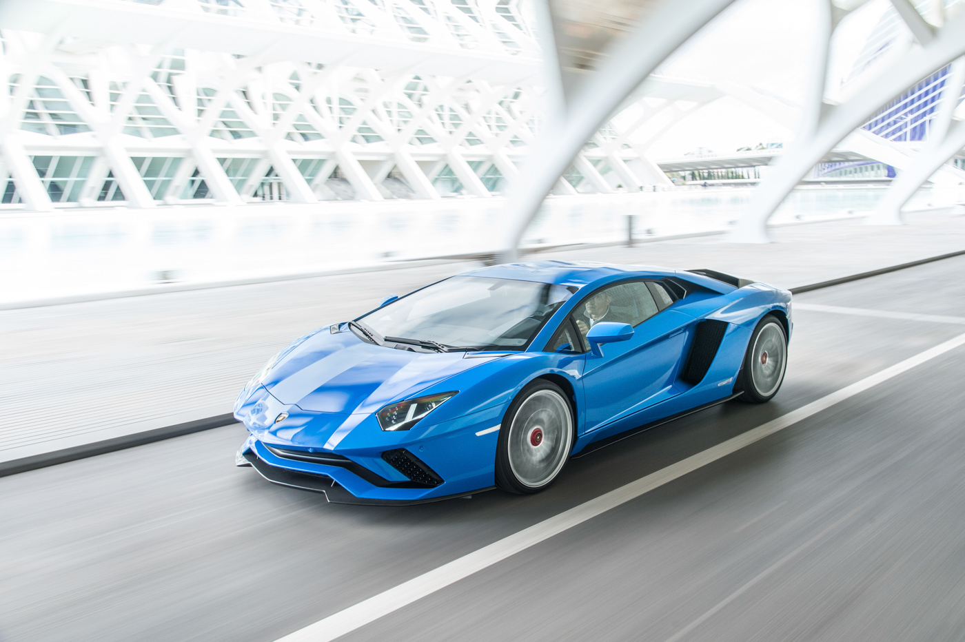 10-công-nghệ-đỉnh-cao-của-Lamborghini-Aventador-9.jpg