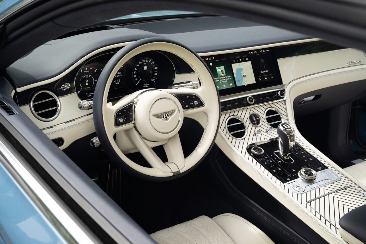 15 -PCG Interior Features - Pinstripe to Console Large.jpeg
