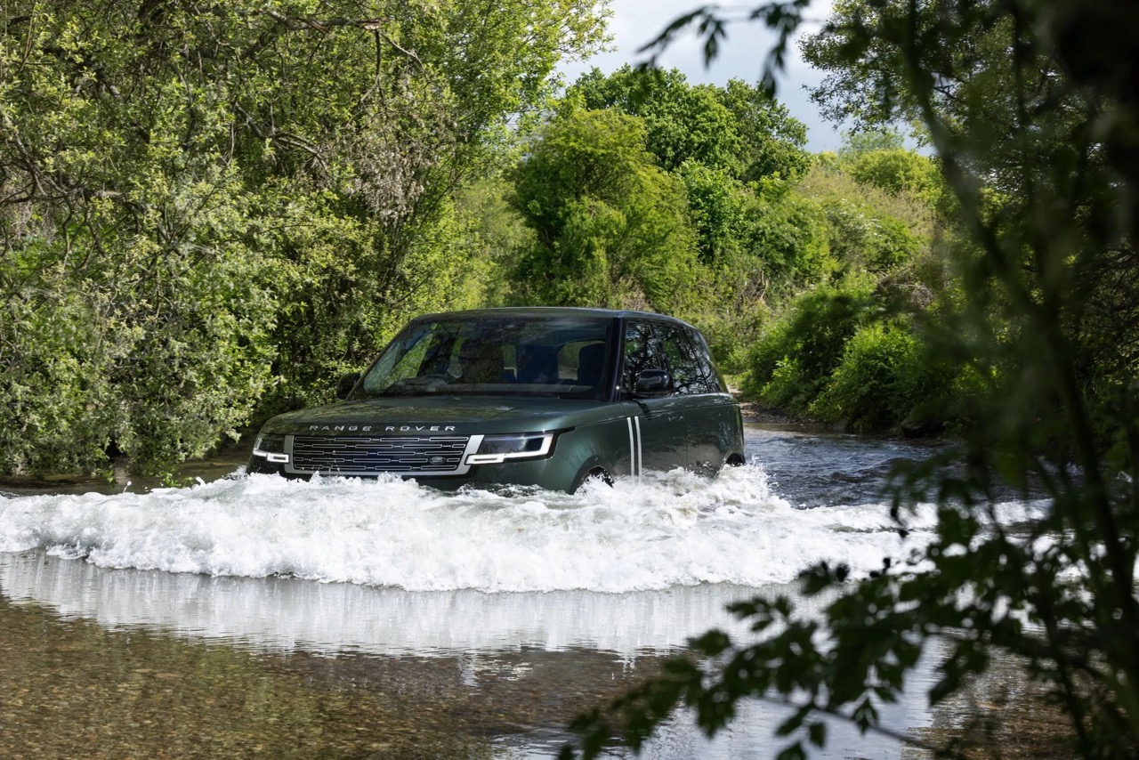 1Range-Rover-Electric-Exterior-23 Large.jpeg