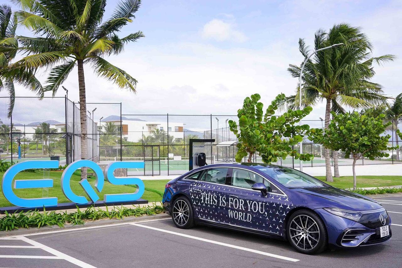 2. Mercedes-Benz EQS 450+.png