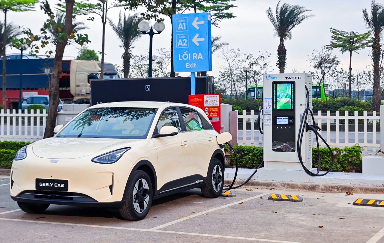 2. Trụ sạc DC tại Tasco Mall Long Biên - Hà Nội Large.jpeg