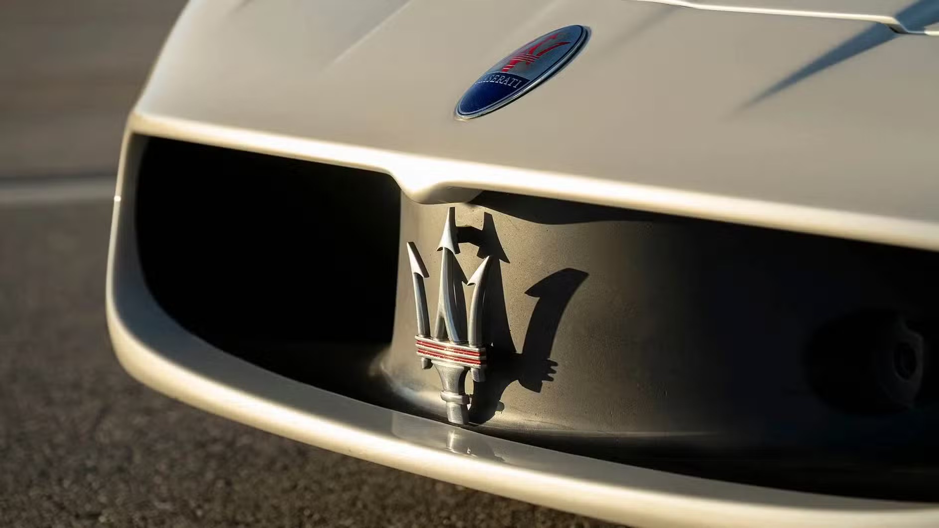 2005-maserati-mc12-stradale-15.jpeg