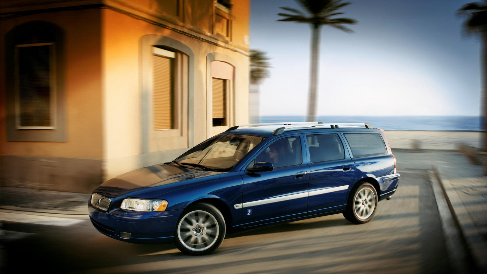 2005-Volvo-V70-1.jpg