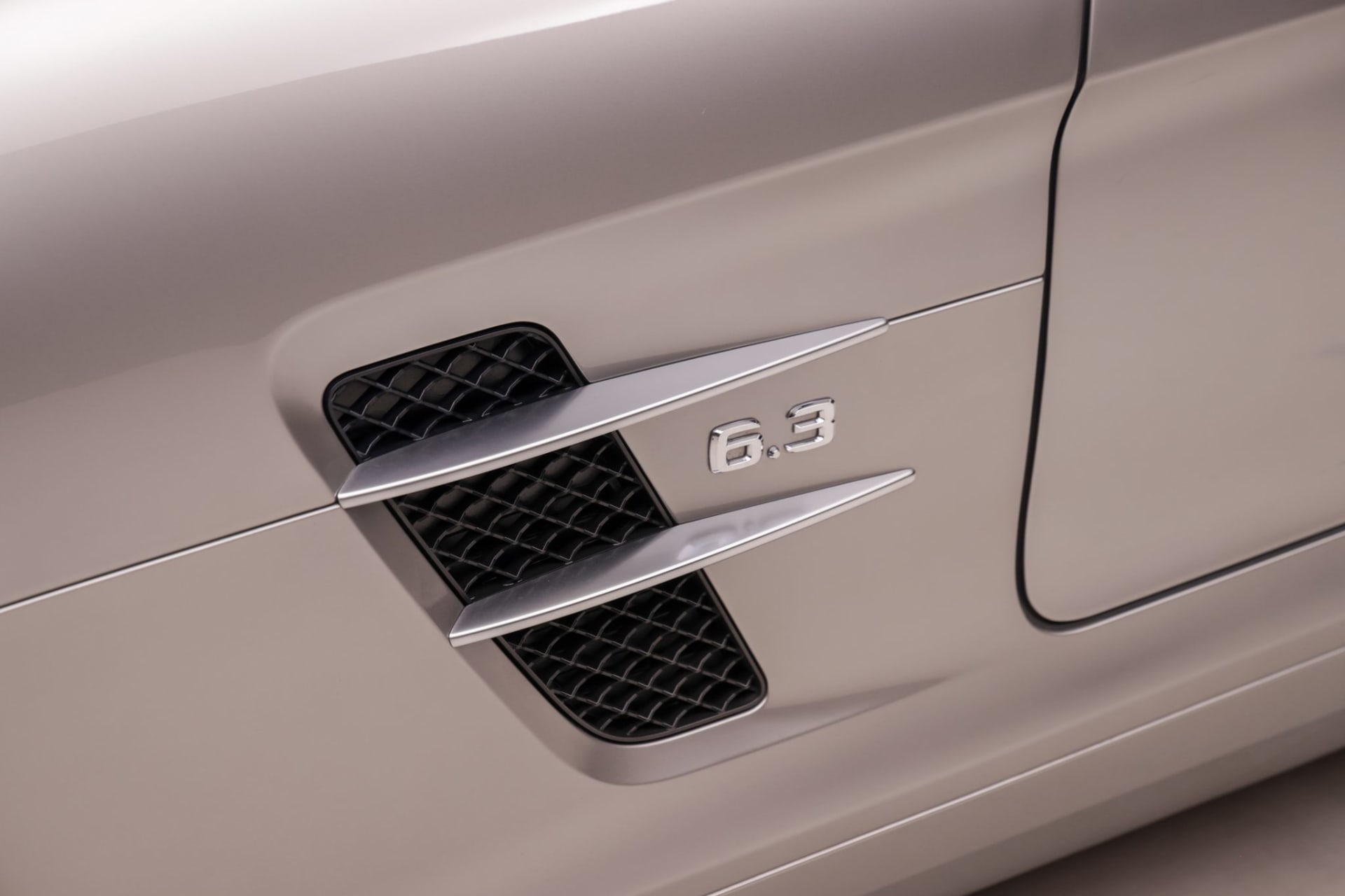 2011_mercedes-benz_sls-amg_img-3215-73093-scaled-959664.jpeg