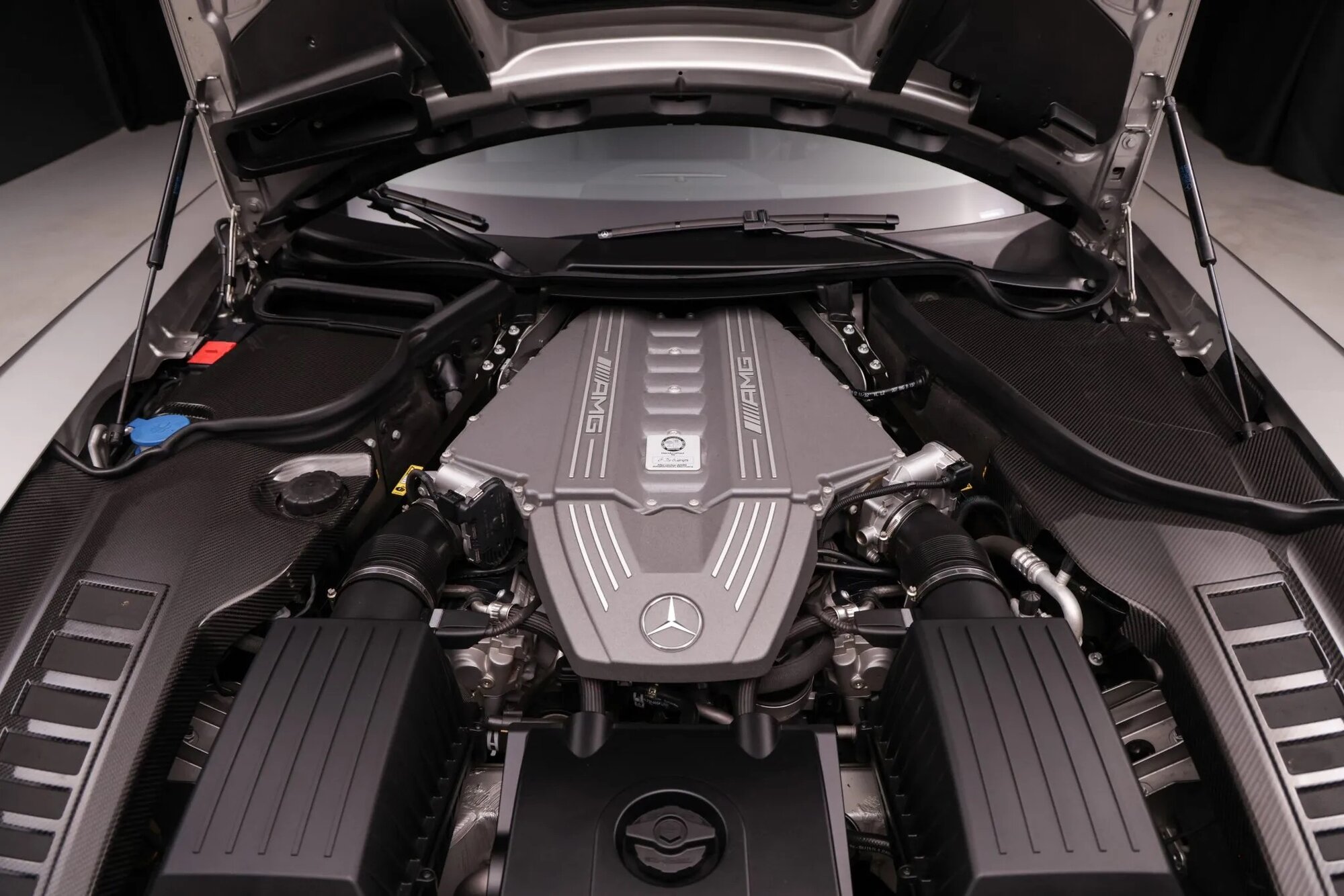2011_mercedes-benz_sls-amg_IMG-3263-73631-scaled.jpeg