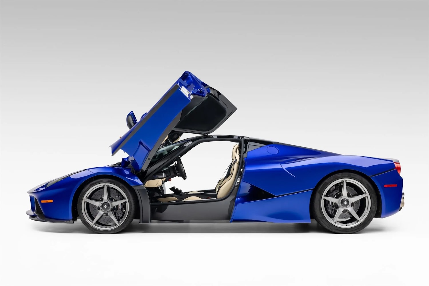 2014-ferrari-laferrari-09-952077.jpg
