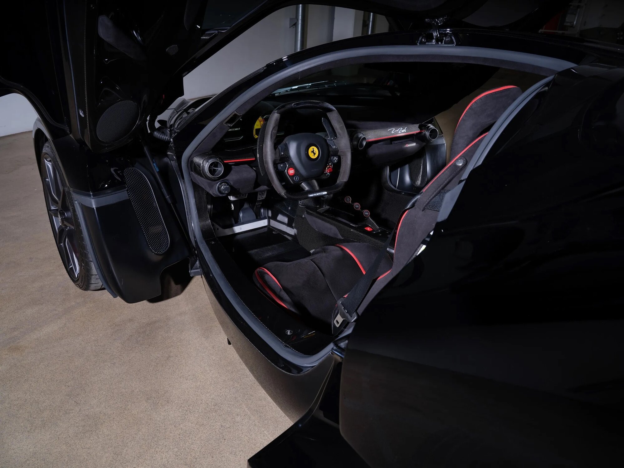 2014-LaFerrari-Felipe-Massa-17.jpeg
