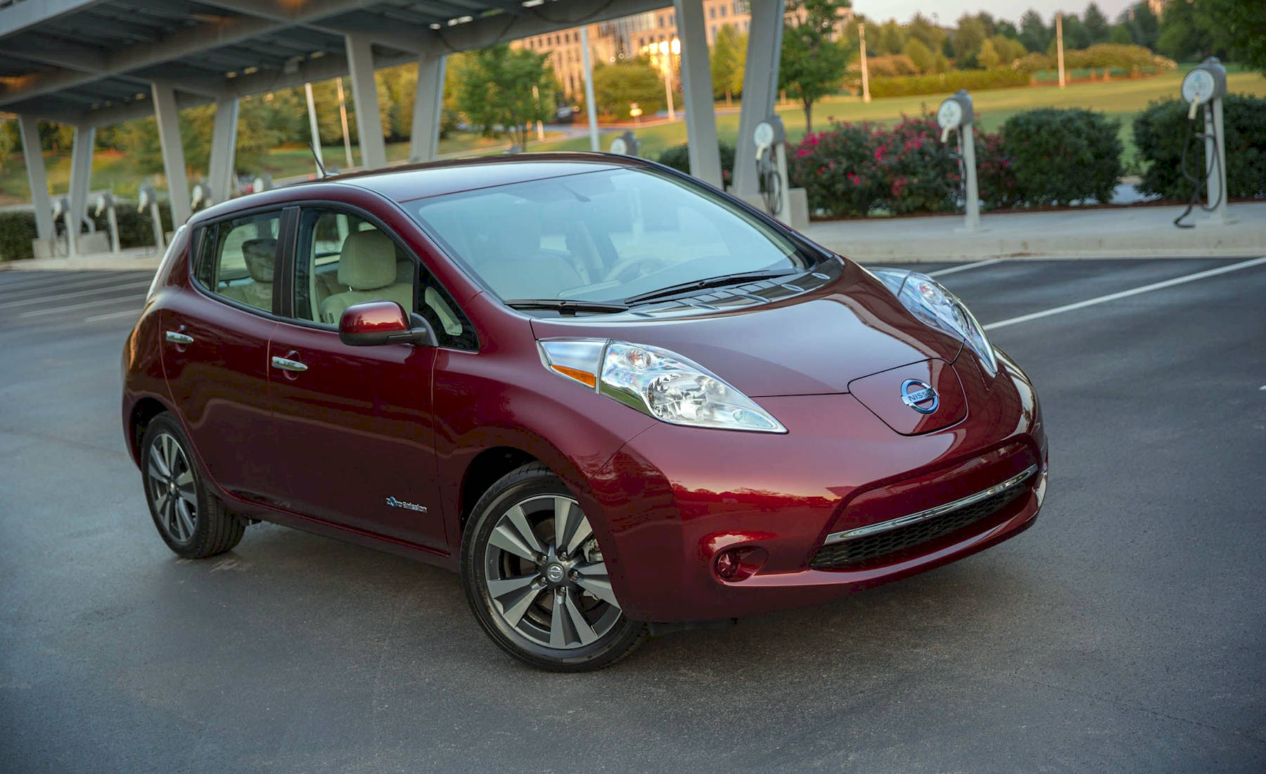 2016-Nissan-Leaf.jpg