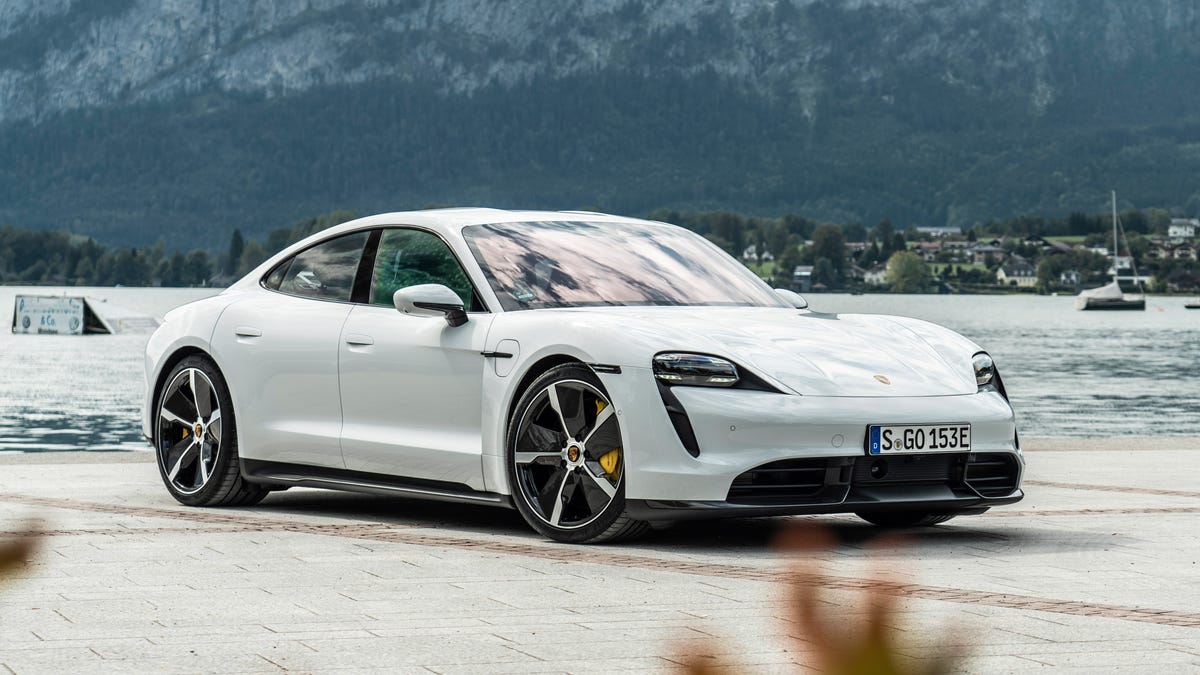 2020-porsche-taycan-123-1569266409.jpg