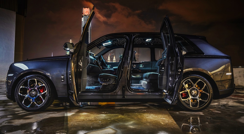 2020-Rolls-Royce-Black-Badge-Cullinan-1.jpg