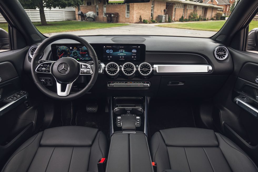 2022-mercedes-benz-eqb-350-109-1669670965.jpg