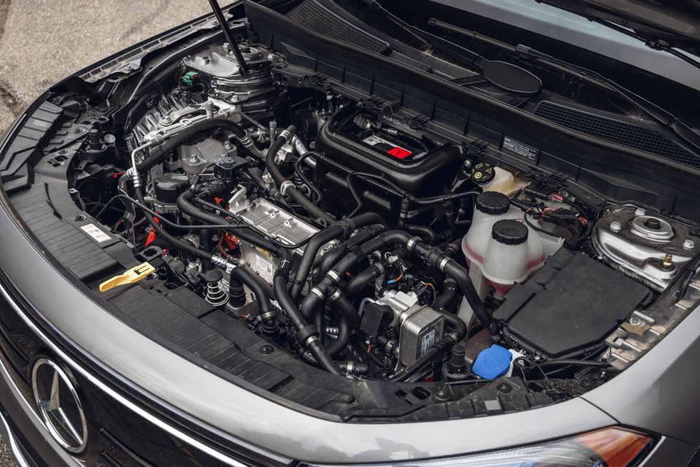 2022-mercedes-benz-eqb-350-122-1669670972.jpg