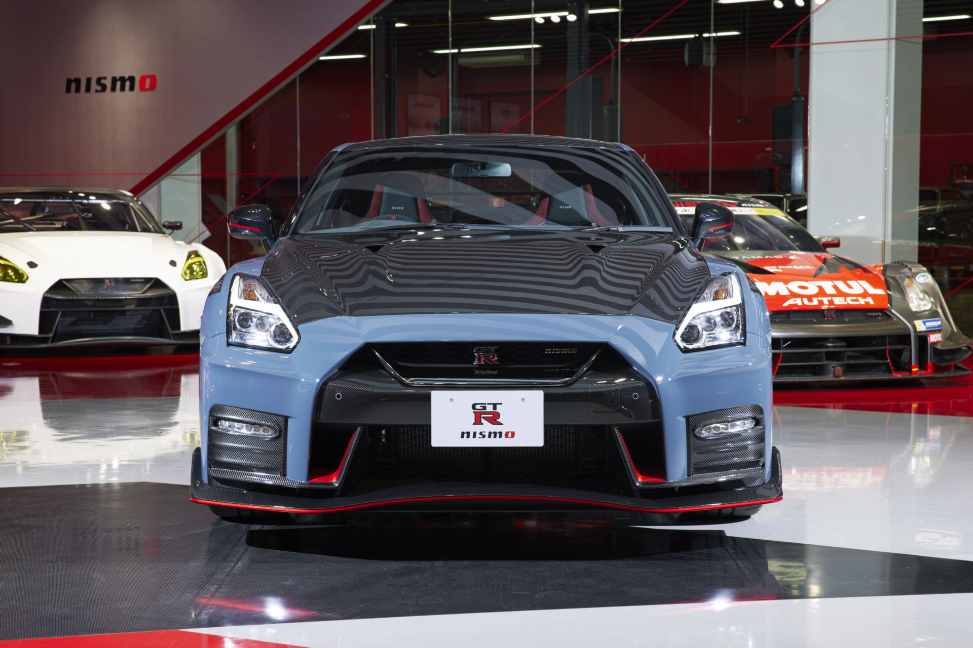 2022-Nissan-GT-R-Nismo-2.jpg