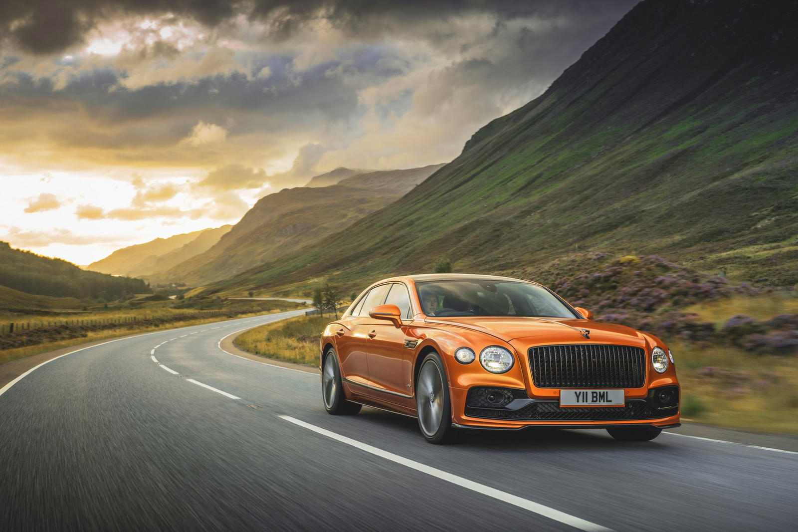 2023-Bentley-Flying-Spur-Speed-1.jpg