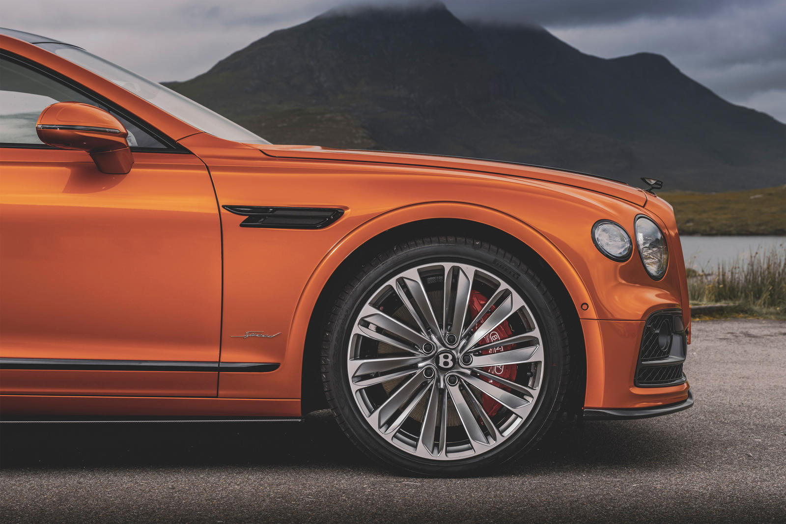 2023-Bentley-Flying-Spur-Speed-10.jpg