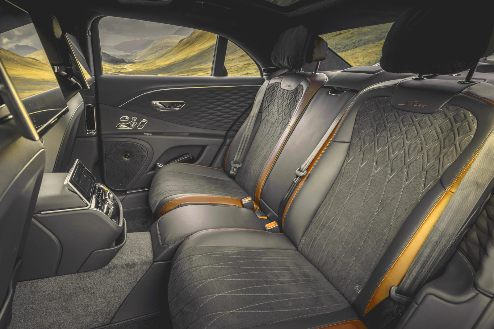 2023-Bentley-Flying-Spur-Speed-4.jpg