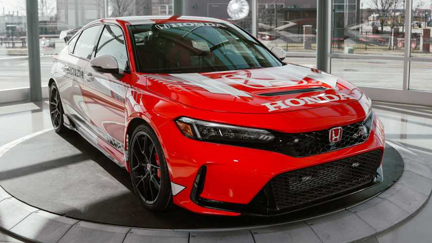 2023-civic-type-r-pace-car-for-indycar (3).jpg