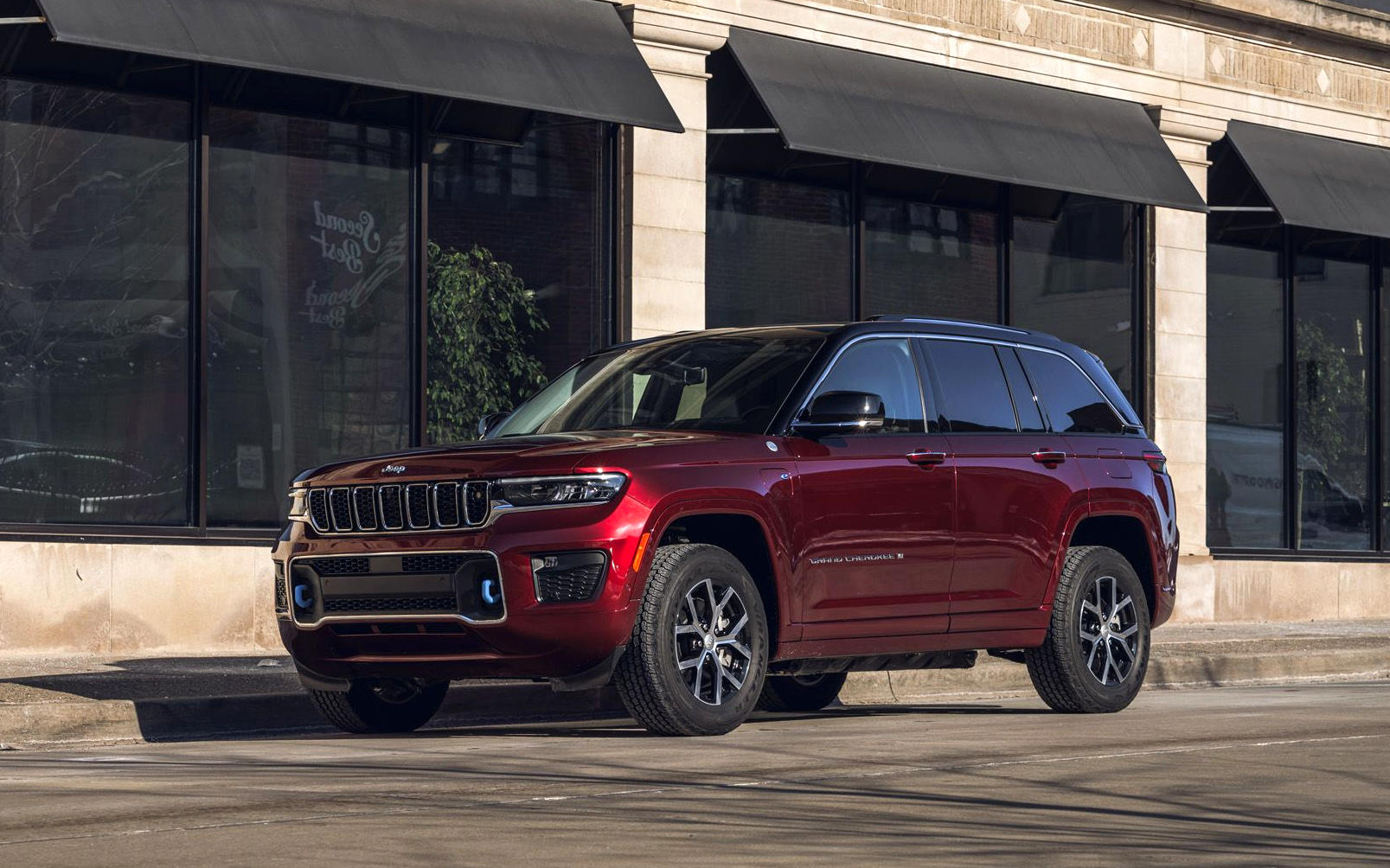 2023-jeep-grand-cherokee-4xe-overland-4x4.jpg