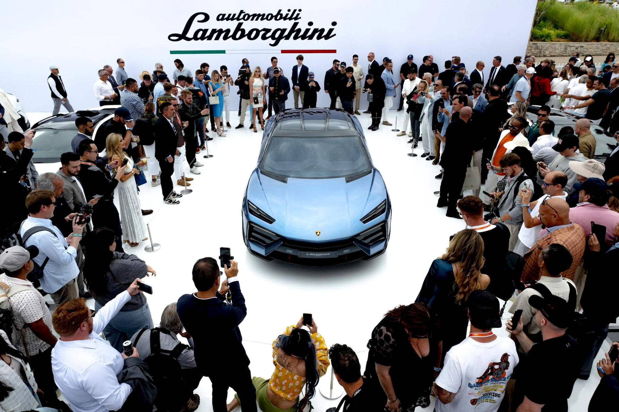 2023-lamborghini-lanzador-concept-monterey-03.jpg