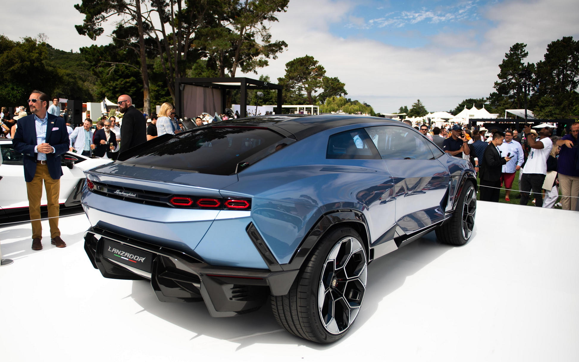 2023-lamborghini-lanzador-concept-monterey-05.jpg