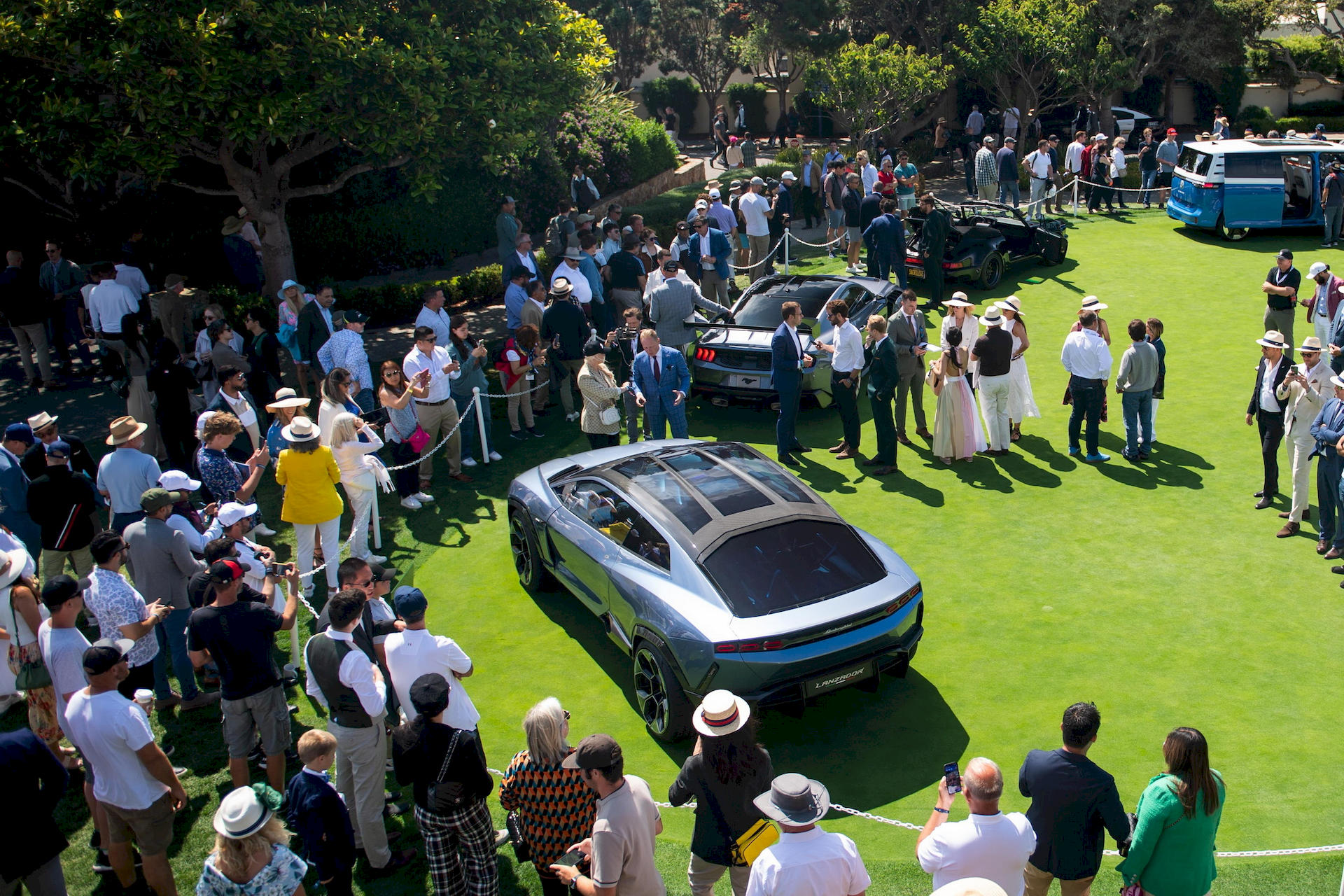 2023-lamborghini-lanzador-concept-monterey-07.jpg