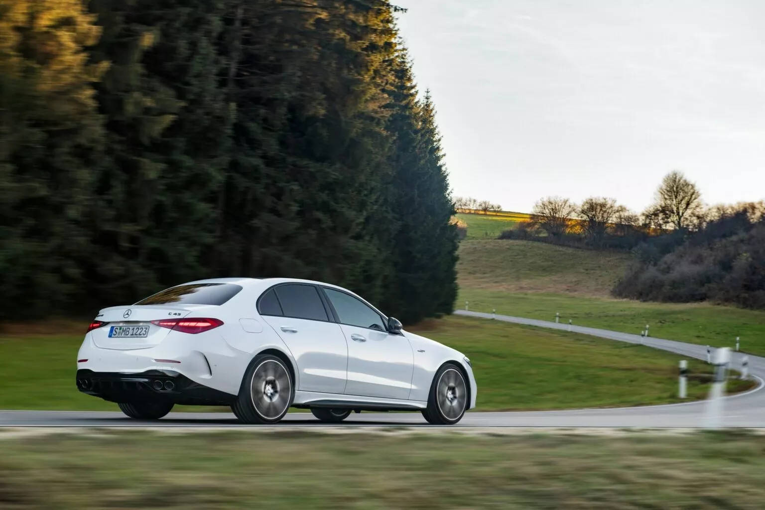 2023-Mercedes-AMG-C43-1-1536x1024.jpg