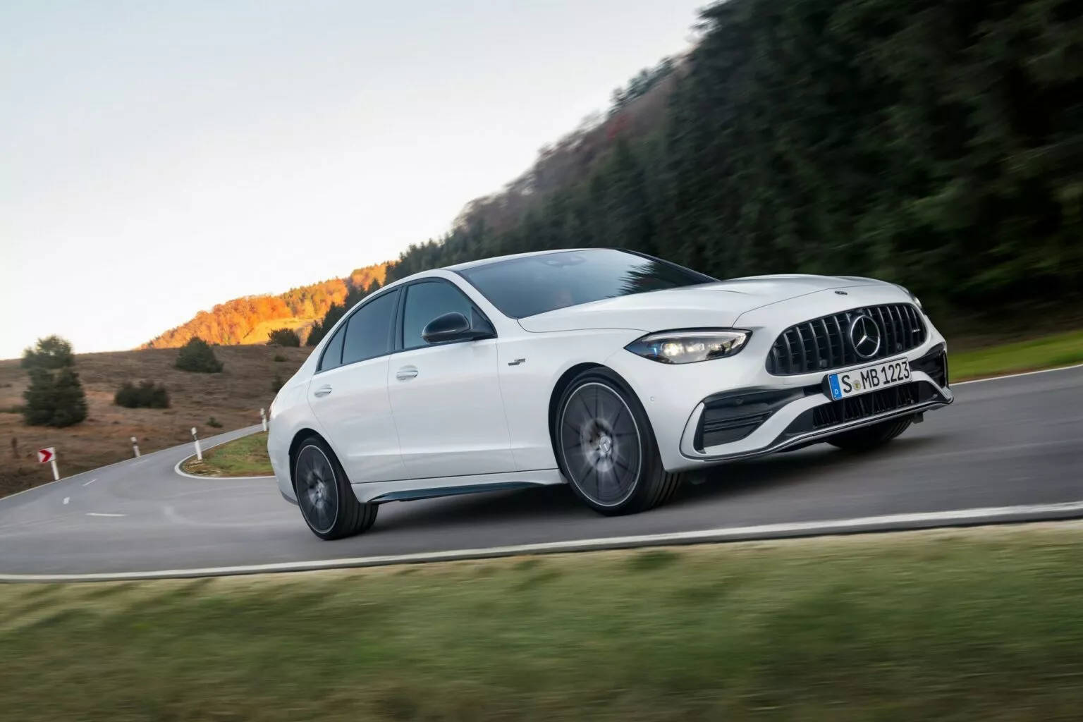 2023-Mercedes-AMG-C43-2-1536x1024.jpg