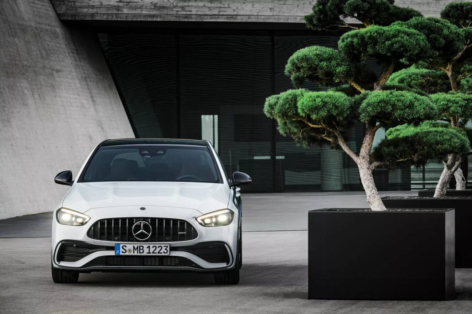 2023-Mercedes-AMG-C43-4-1536x1024.jpg