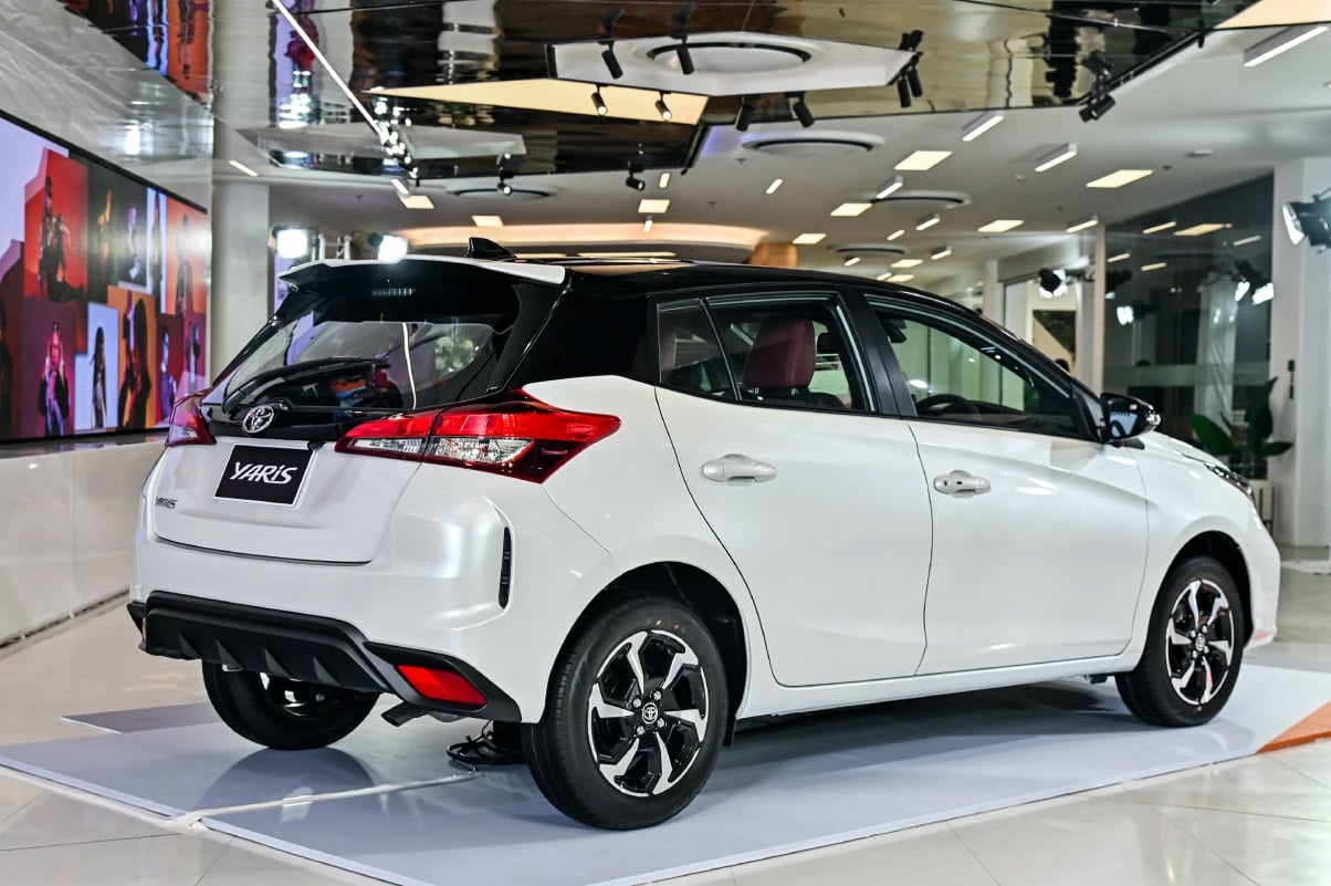 2023-Toyota-Yaris-facelift-Premium-S-Thailand-debut-4.jpg