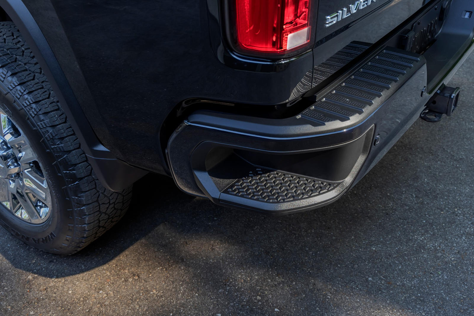 2024-Chevrolet-Silverado-HD-12.jpg
