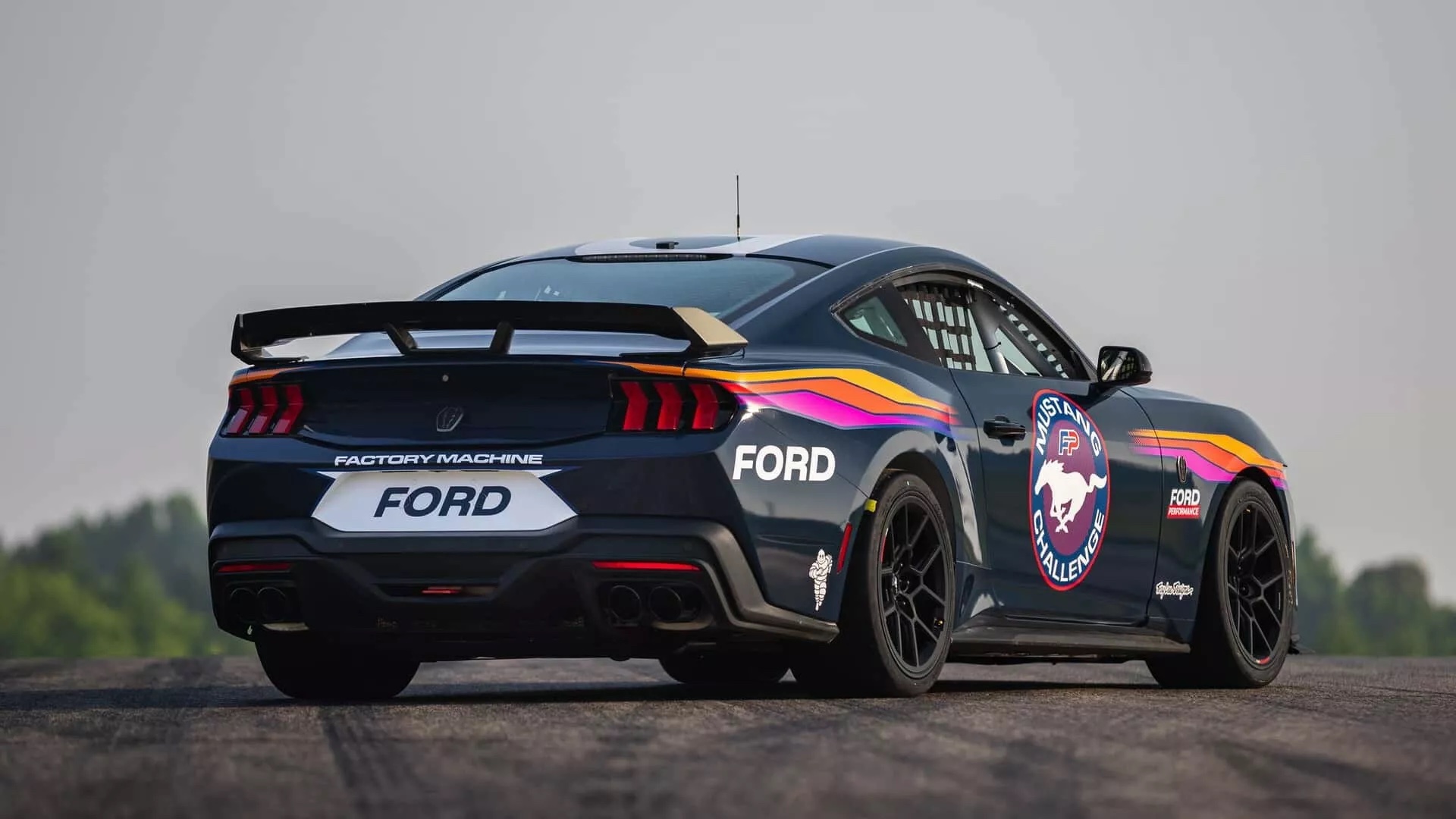 2024-Ford-Mustang-Dark-Horse-R-6.jpeg