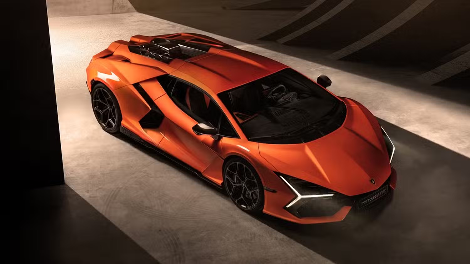 2024-lamborghini-revuelto-top-view.jpeg