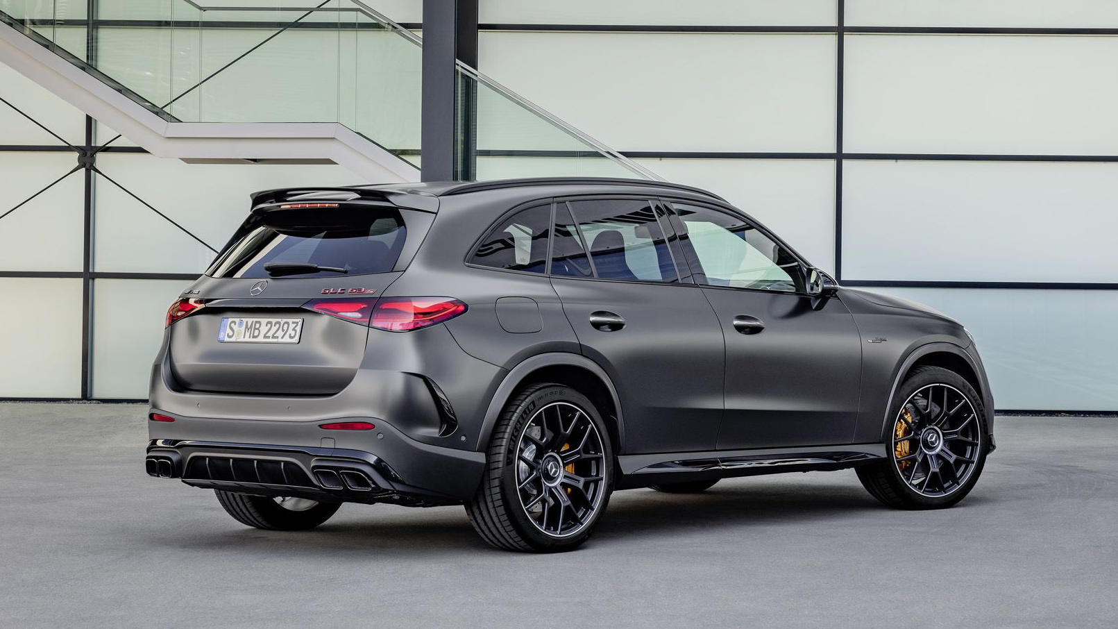 2024-mercedes-amg-glc63-04.jpg