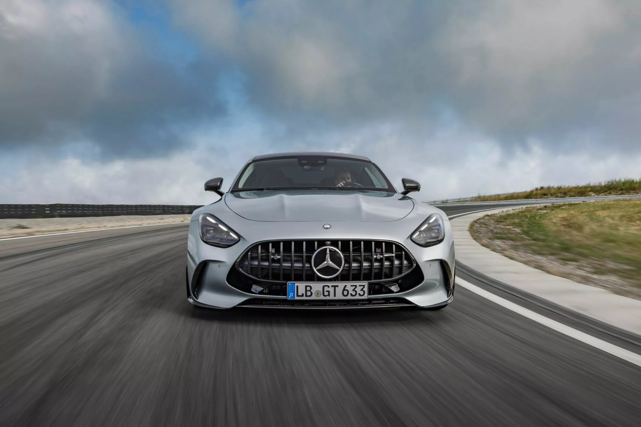 2024-Mercedes-AMG-GT-25.jpeg