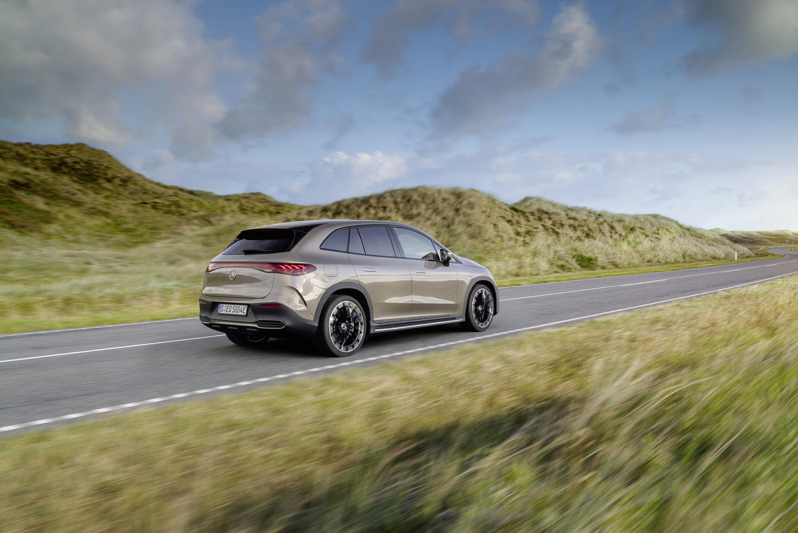 2024-Mercedes-Benz-EQE-SUV-05.jpg