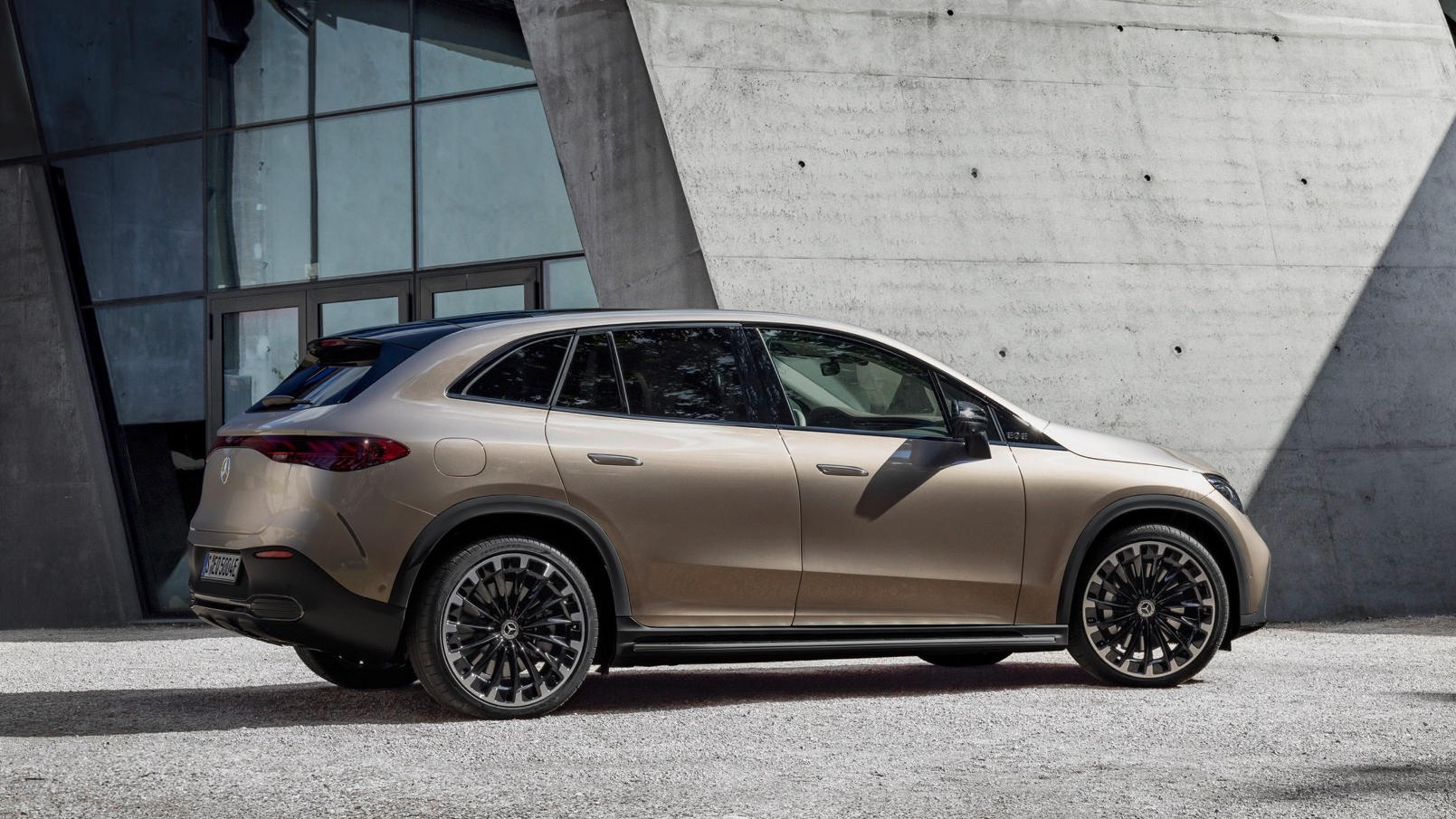 2024-Mercedes-Benz-EQE-SUV-10.jpg