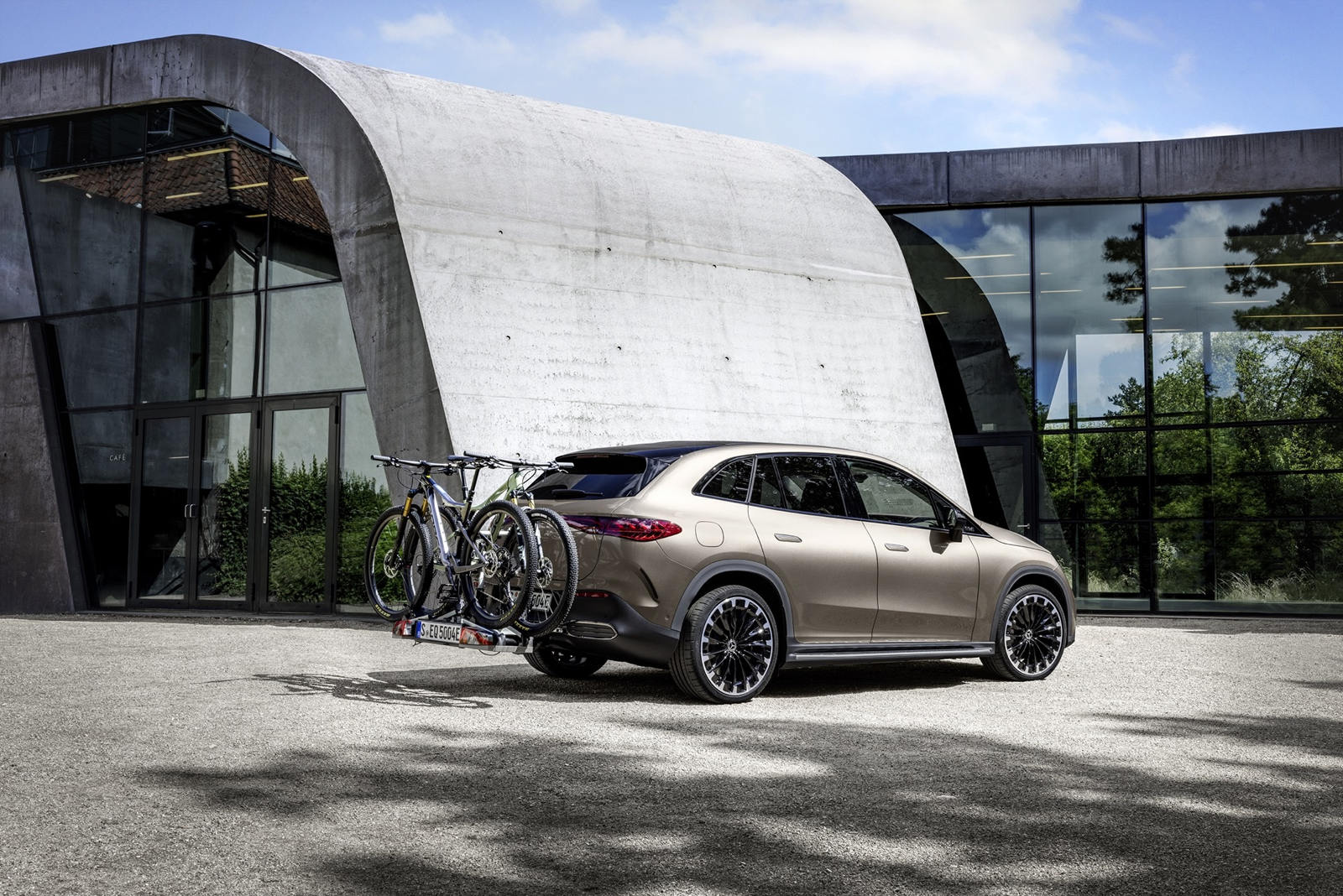 2024-Mercedes-Benz-EQE-SUV-11.jpg