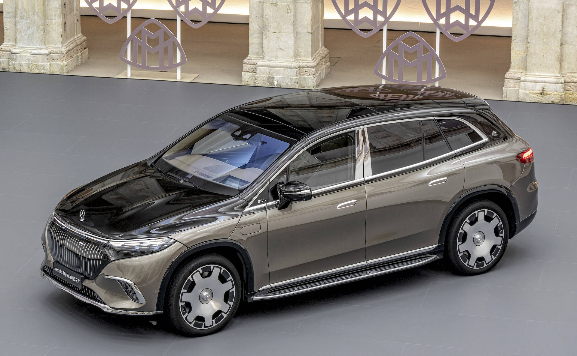 2024-mercedes-maybach-eqs-suv-electric-suv-03.jpg