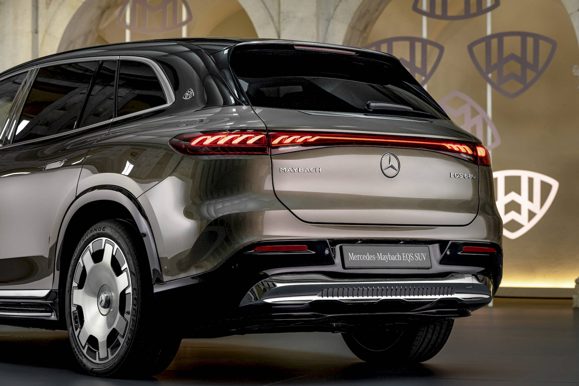 2024-mercedes-maybach-eqs-suv-electric-suv-05.jpg