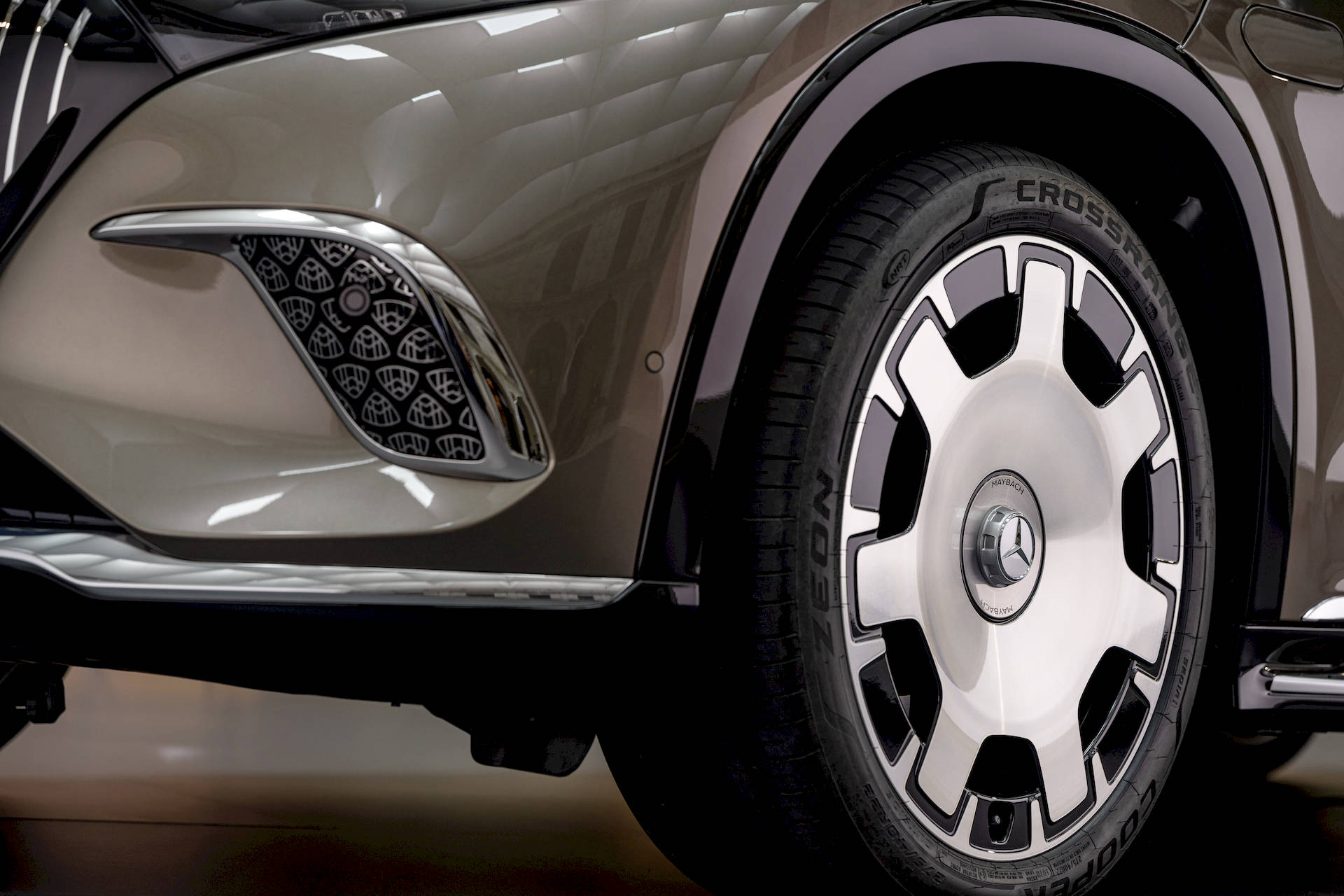 2024-mercedes-maybach-eqs-suv-electric-suv-07.jpg