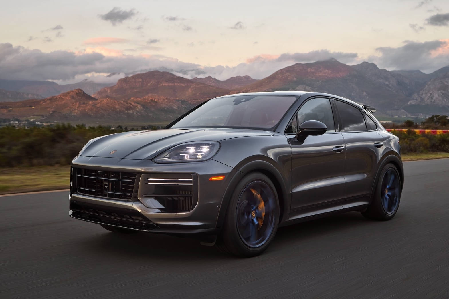 2024-Porsche-Cayenne-04.jpg