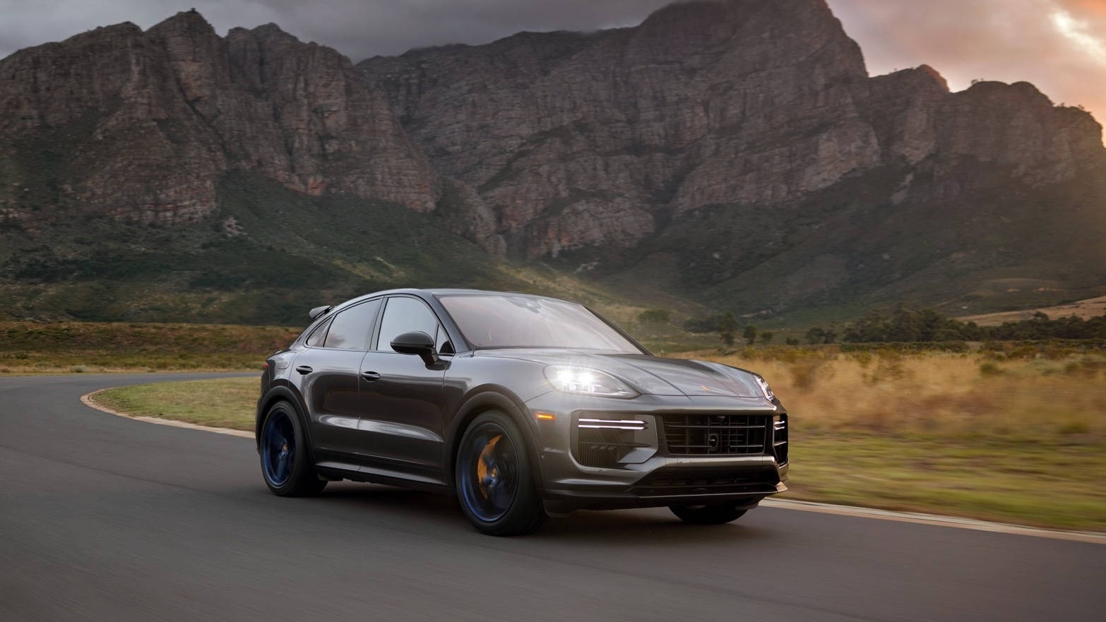 2024-Porsche-Cayenne-05.jpg