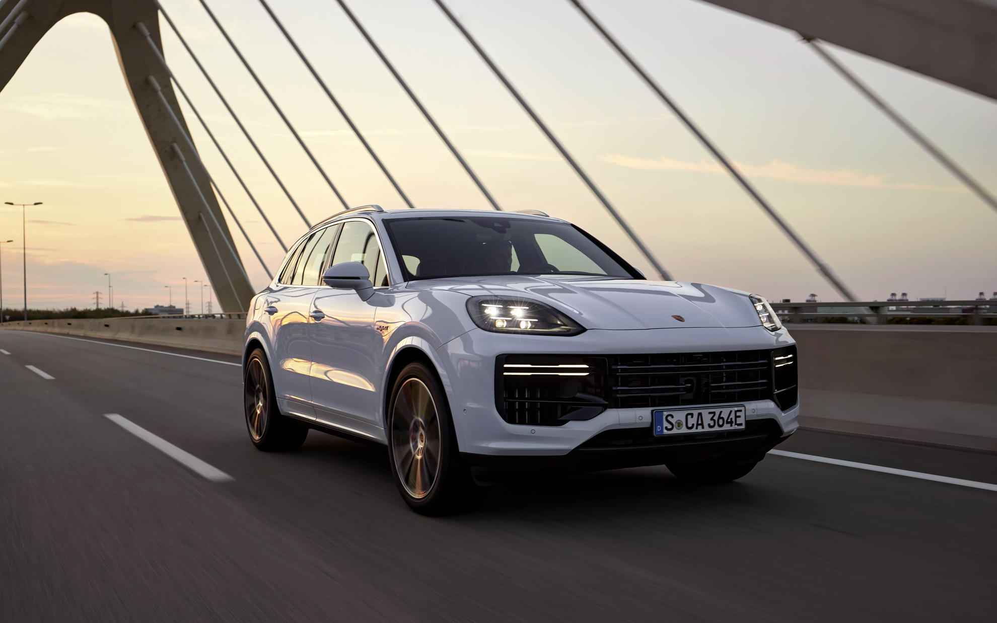 2024-Porsche-Cayenne-Turbo-E-Hybrid-2.jpg