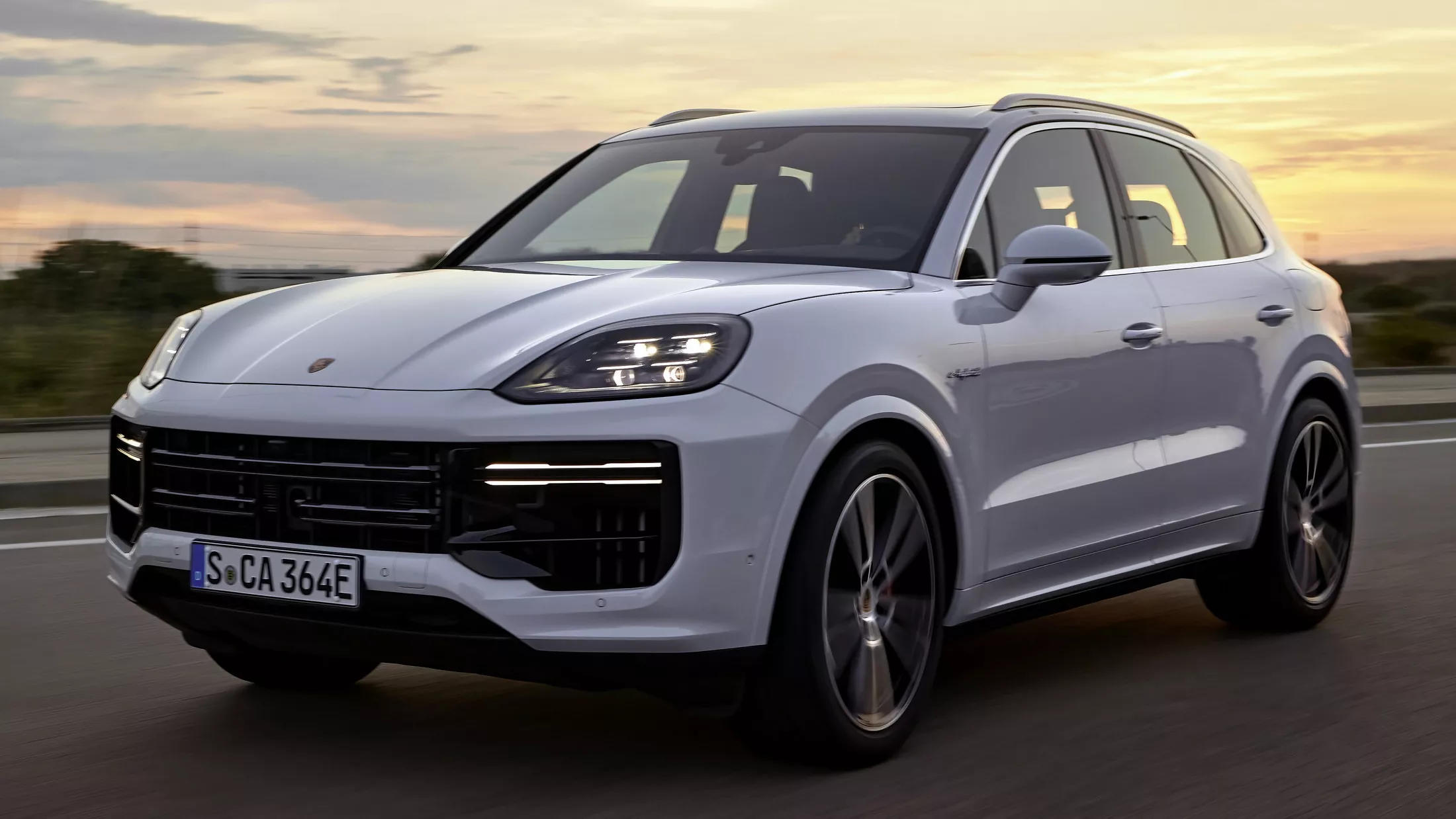 2024-Porsche-Cayenne-Turbo-E-Hybrid-3.jpg