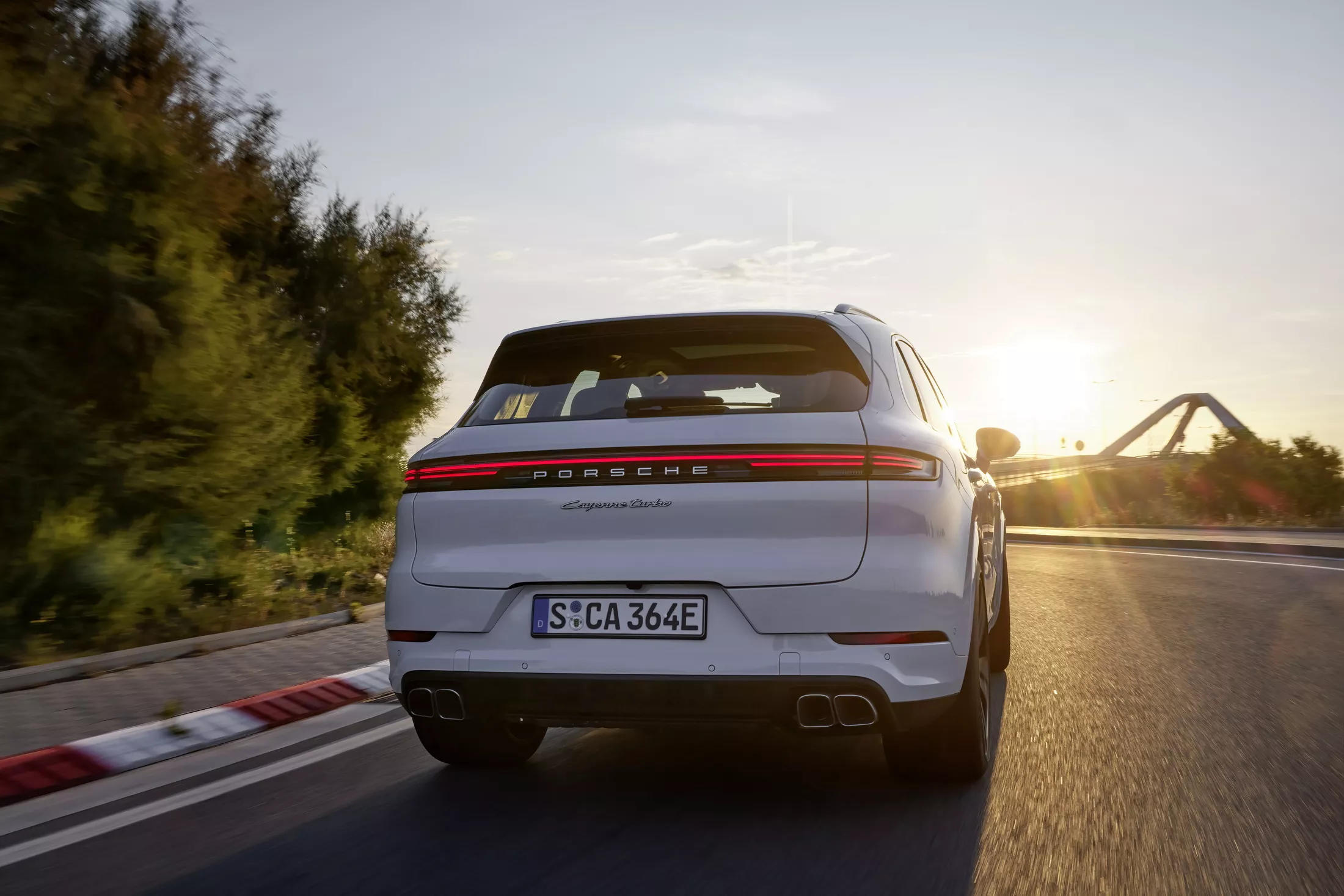 2024-Porsche-Cayenne-Turbo-E-Hybrid-6.jpg