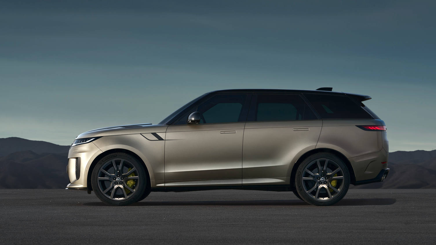 2024-Range-Rover-Sport-SV-00008.jpg