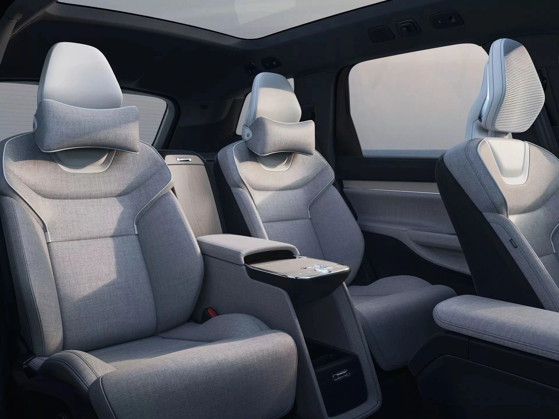 2024-volvo-ex90-excellence-2-1681961393301701802442-1681965977296-16819659783461730243631.jpg.jpg