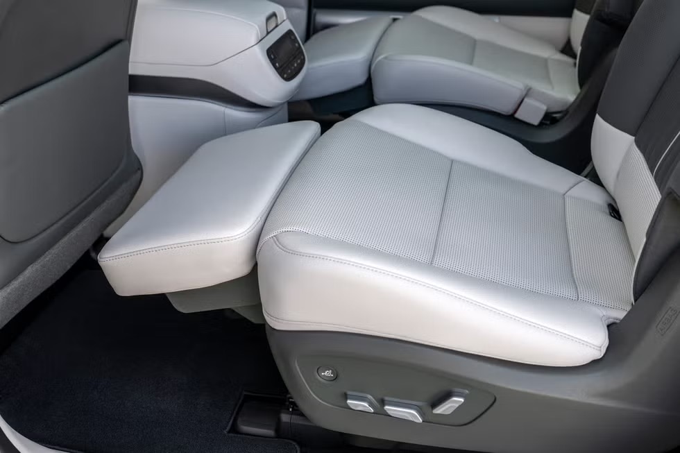 2025-hyundai-ioniq-9-interior-120-673505e6b48d0.jpg