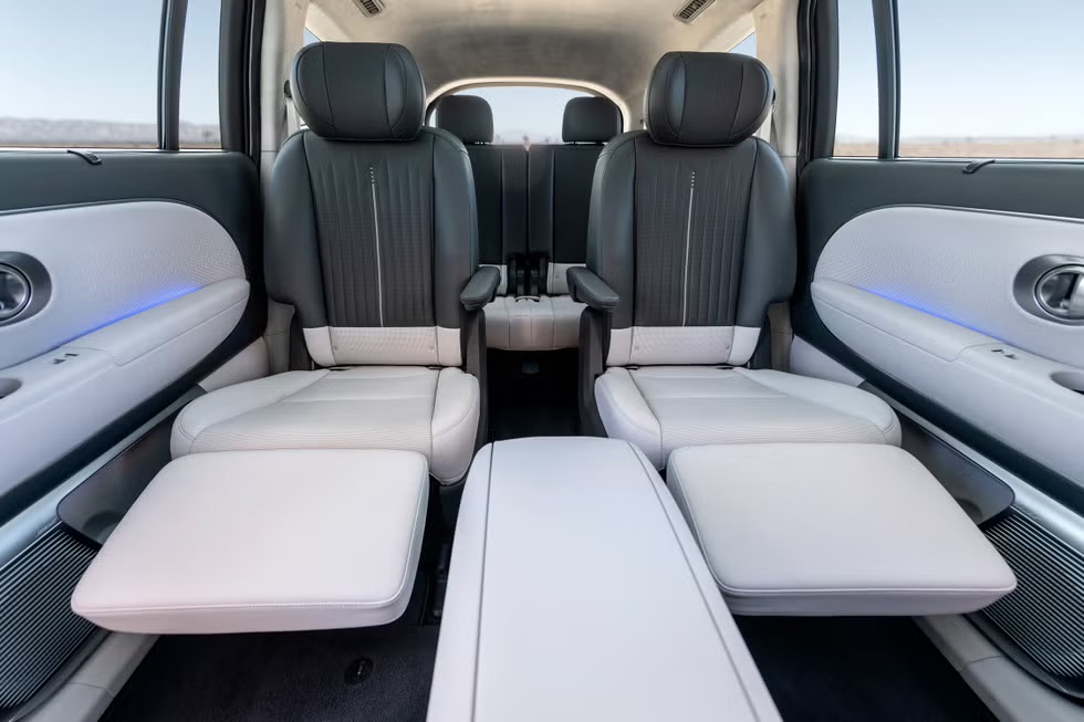 2025-hyundai-ioniq-9-interior-124-673505e8135e0.jpg
